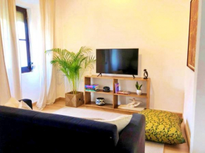 Vintage 2 BD Central Apartment by Hostlovers